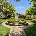 Mama's Sunshine Garden Villa