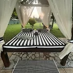 Mama's Sunshine Garden Villa *
