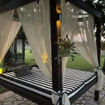 Mama's Sunshine Garden Villa