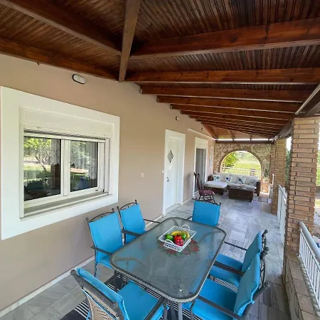 Mama's Sunshine Garden Villa