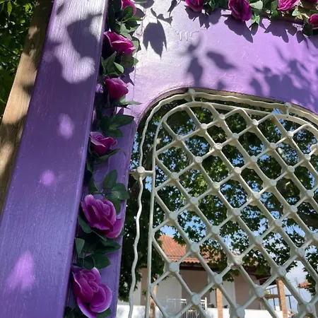 Mama's Sunshine Garden Villa