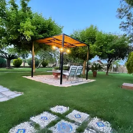 Villa Mama’s Sunshine Garden *