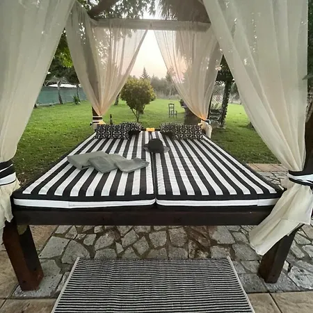 Mama's Sunshine Garden Villa *
