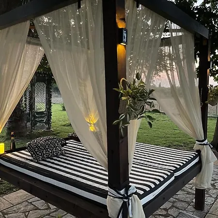 Mama’s Sunshine Garden Villa