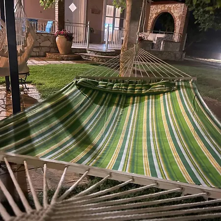 Villa Mama's Sunshine Garden