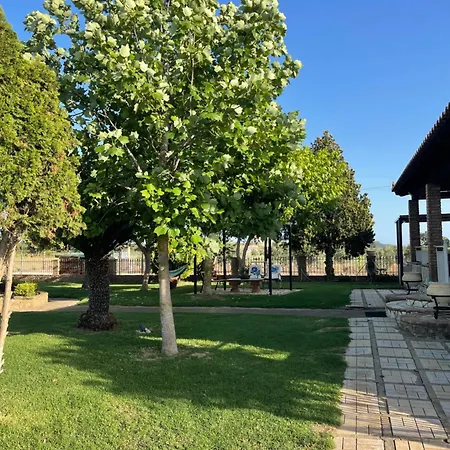 Mama's Sunshine Garden וילה