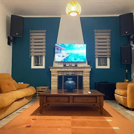 Mama's Sunshine Garden Βίλα