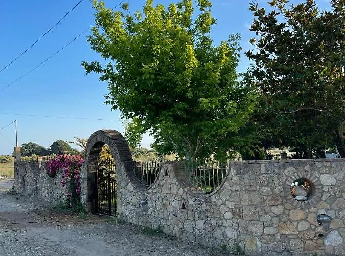 Mama's Sunshine Garden Βίλα Άγιος Ηλίας