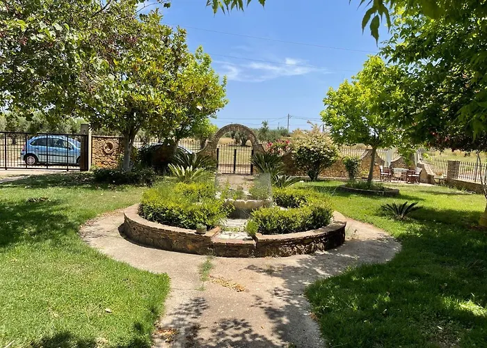 Mama's Sunshine Garden Βίλα