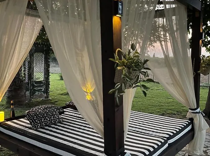 Mama's Sunshine Garden Βίλα